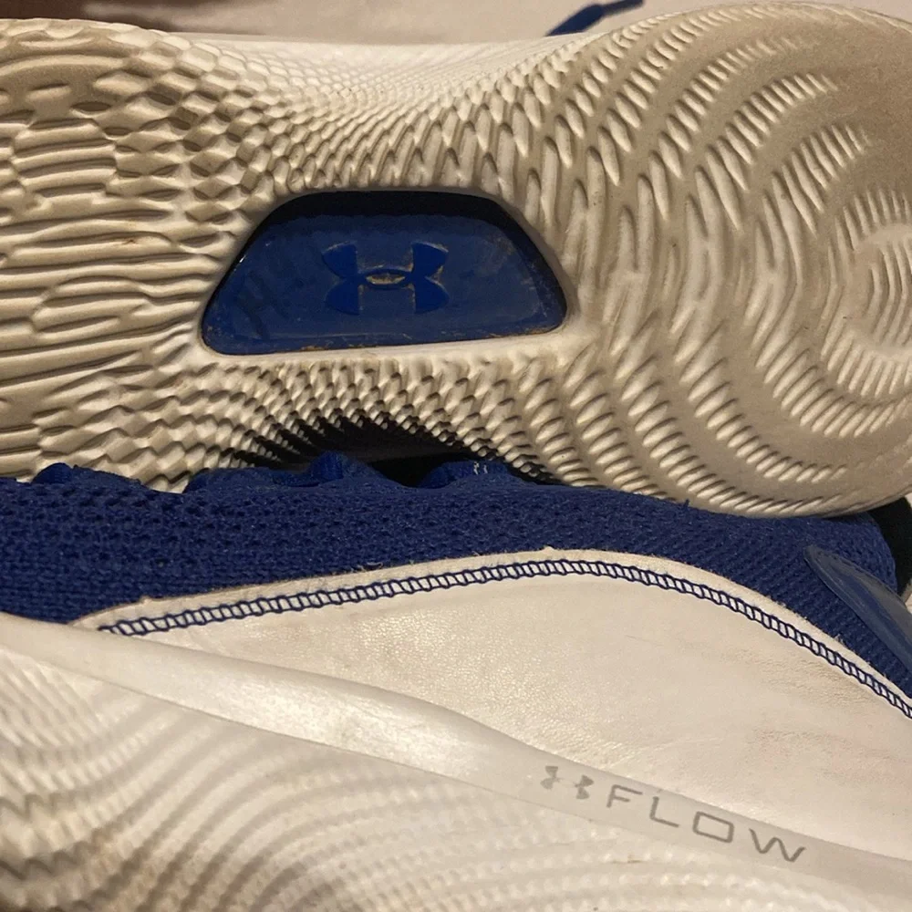 UNDER ARMOUR CURRY 8 Flow Like Water Size 6Y Sneakers